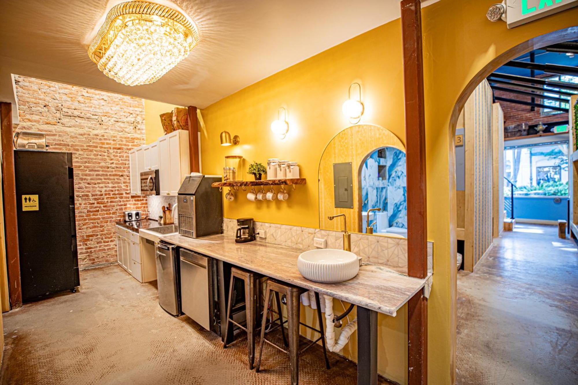 Social Stays - Santa Barbara'S First Hostel On State Street المظهر الخارجي الصورة