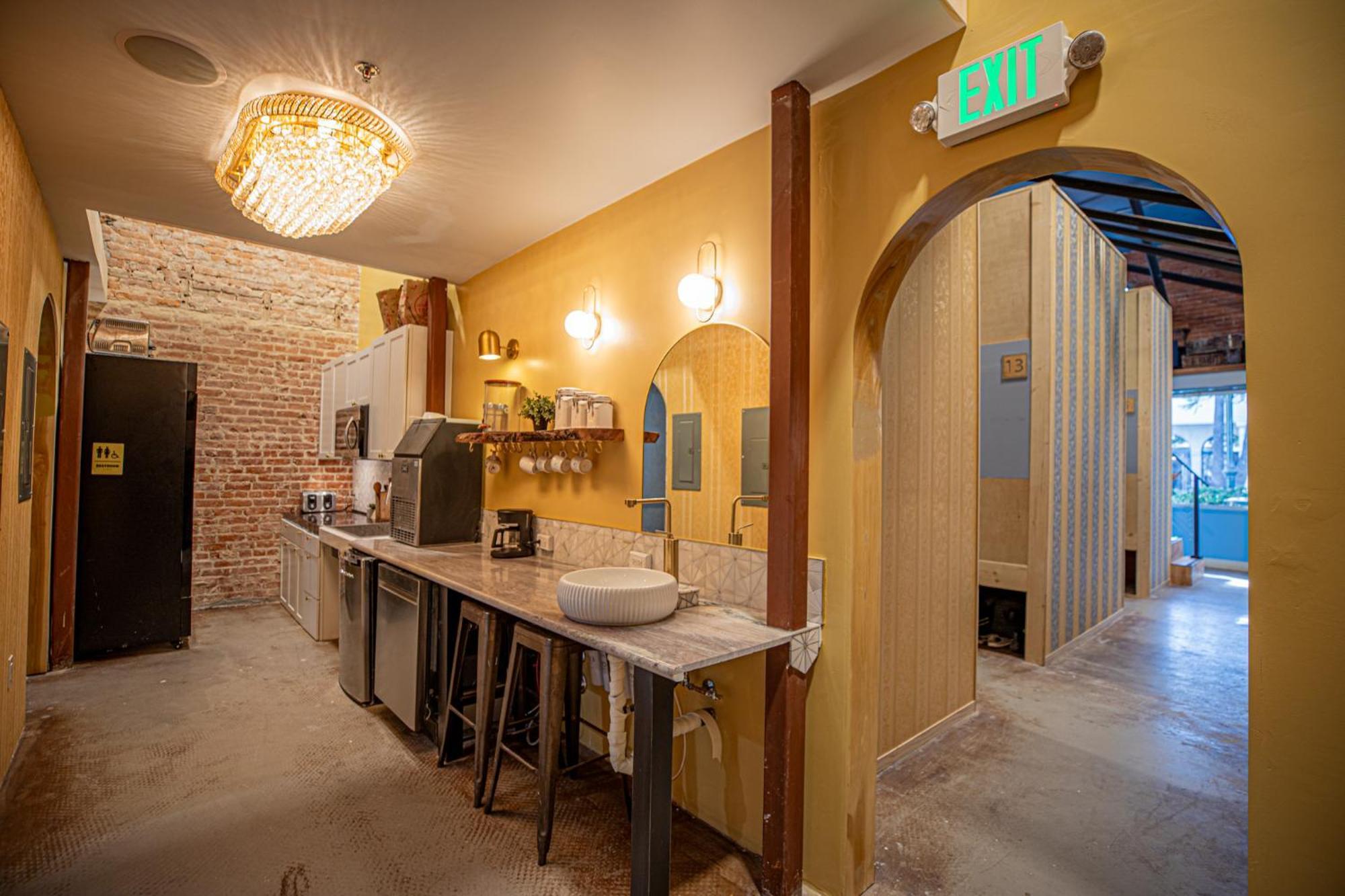 Social Stays - Santa Barbara'S First Hostel On State Street المظهر الخارجي الصورة