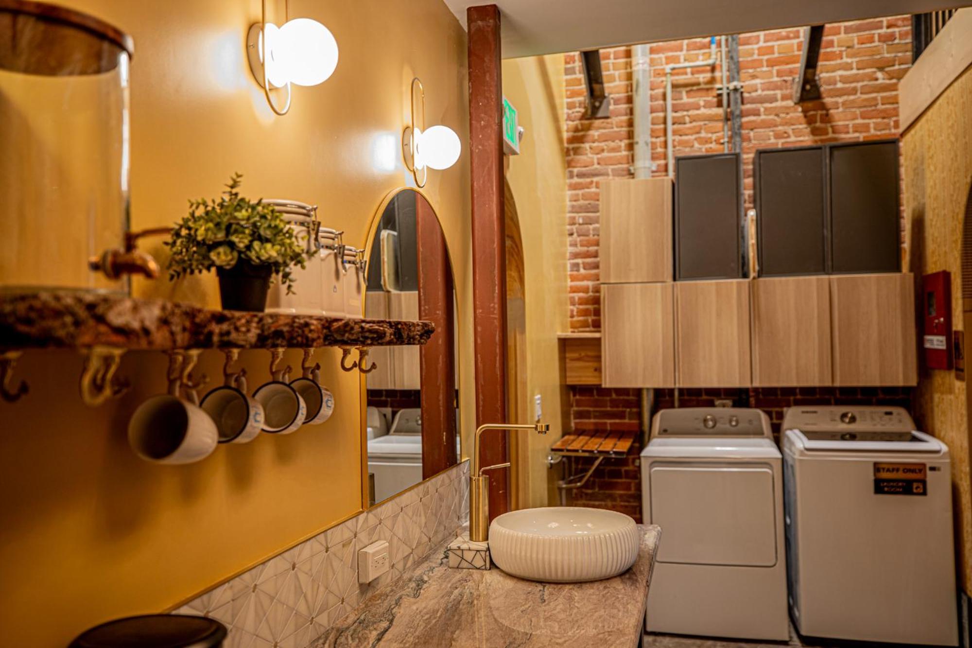 Social Stays - Santa Barbara'S First Hostel On State Street المظهر الخارجي الصورة